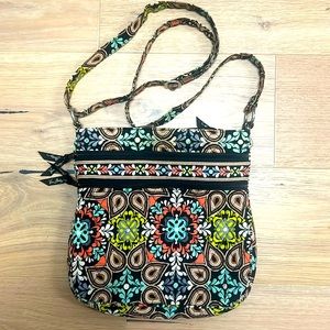 VERA BRADLEY PURSE pocketbook  Crossbody paisley pattern. Lots of pockets black